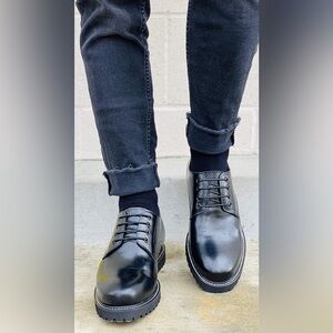 CALTO
Classic Black Oxfords with Polished Leather Finish